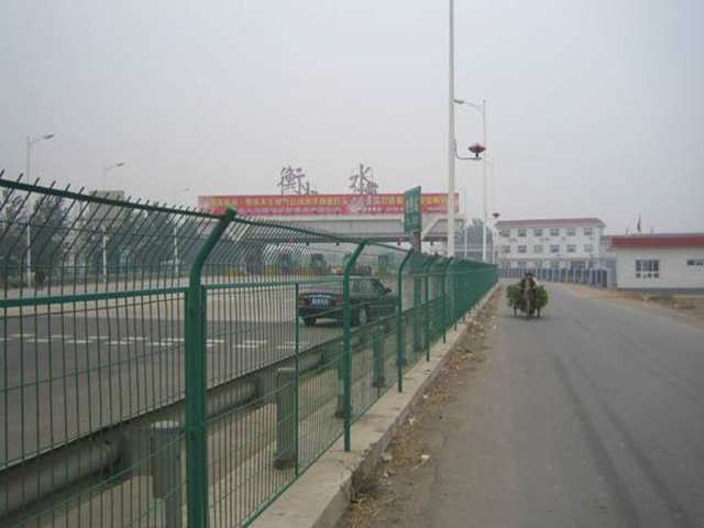 高速公路<a href=http://www.zhgdq.com target=_blank class=infotextkey>護(hù)欄網(wǎng)</a>