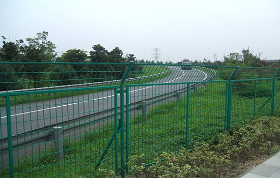 高速公路<a href=http://www.zhgdq.com target=_blank class=infotextkey>護欄網(wǎng)</a>價格