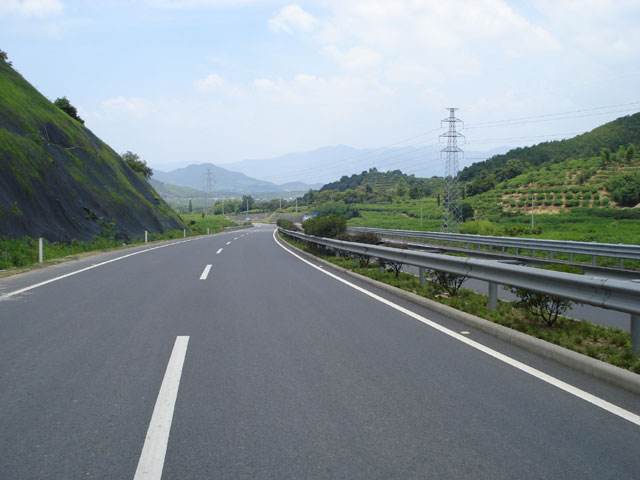 川森鐵路水泥護欄圖片